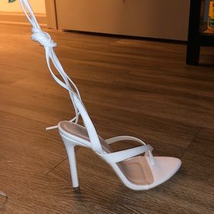 Pretty Little Thing White Opened Toed Heels